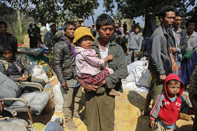 Myanmar people gather as they await the arrival of rescue trucks to flee fighting in and around the Kokang capital Laukkai, northern Shan State, Myanmar, February 17, 2015. Photo: Lynn Bo Bo/EPA