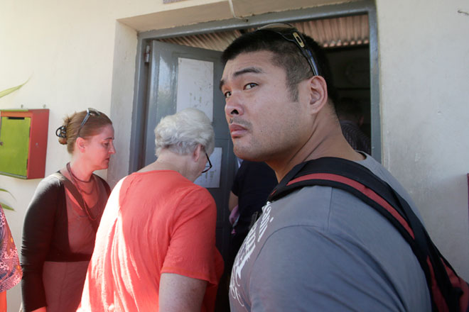 Australian Mr Michael Chan (R), the brother of death-row prisoner Andrew Chan, arrives for visiting Andrew at Kerobokan Prison in Bali, Indonesia, February 17, 2015. Photo: Made Nagi/EPA