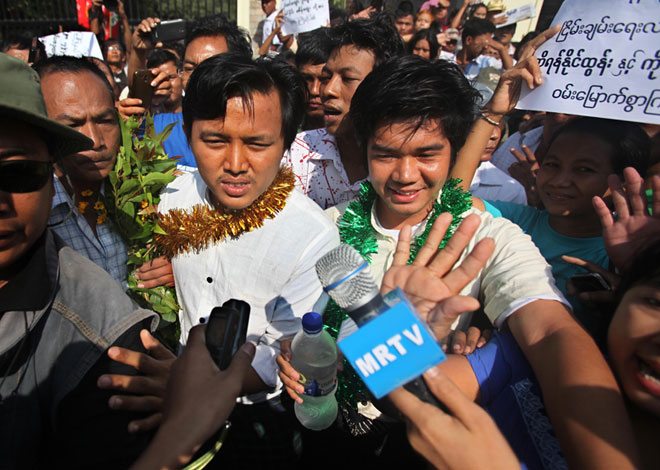 Political prisoners Ko Aung Min Naing (L) and Ko Yan Naing Tun (R) are seen in front of Insein Prison after being released, Yangon, Myanmar, December 31, 2013. Photo: Lynn Bo Bo/EPA