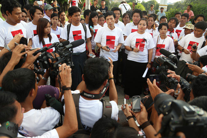 Journalists gather during a demonstration to mark “International Day to End Impunity for Crimes Against Journalists” in Yangon on November 2, 2014. Photo: Mizzima