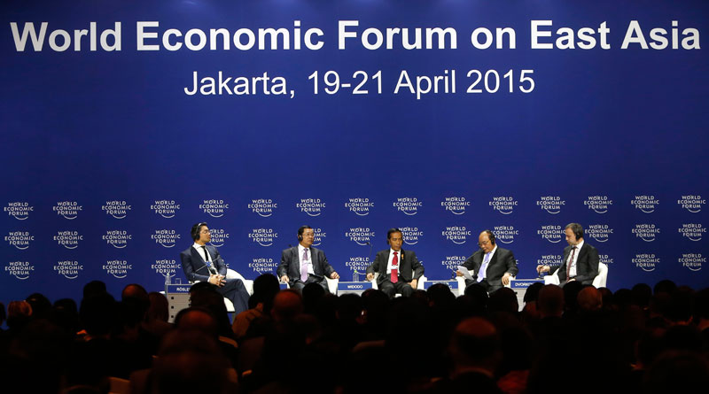 Philip Rosler (L), Member of the Managing Board, World Economic Forum, Young Global Leader, Cambodian Prime Minister Hun Sen (2-L), Indonesian President Joko Widodo (C), Vietnam Deputy Prime Minister Nguyen Xuan Phuc (2-R) and Arkady Dvorkovich (R), Deputy Prime Minister of the Russian Federation during the opening ceremony of the World Economic Forum on East Asia, in Jakarta, Indonesia, April 20, 2015. Photo: Adi Weda/EPA