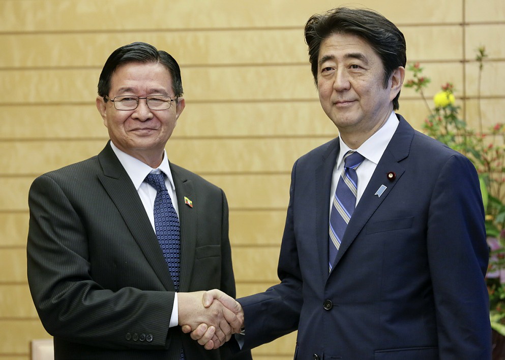 Aung Min (L), Minister of the Office of the President of Myanmar, shakes hands with Japanese Prime Minister Shinzo Abe at the start of his courtesy call at the latter's official residence in Tokyo, Japan, April 14, 2015. Photo: Kimmimasa Mayama/EPA