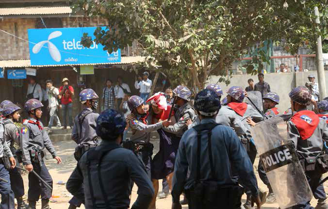 Police arrest students and other protestors in Letpadan. Photo: Thet Ko