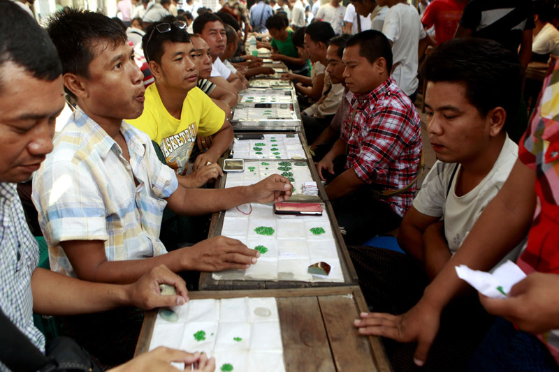 Traders buying jade and precious stones to export. Photo: EPA