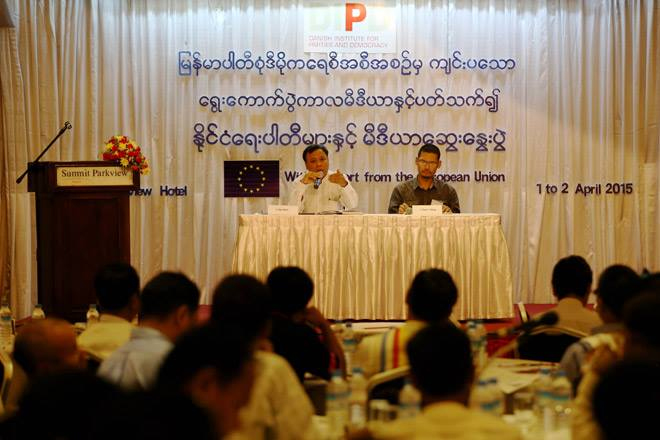 Mizzima Editor In-Chief and Managing Director U Soe Myint speaks during a meeting to discuss effective media coverage of elections, held at the Summit Parkview Hotel on April 2, 2015. Photo: Thet Ko/Mizzima