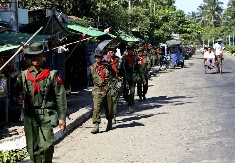 Myanmar soldiers, arriving back from the unrest area in Rakhine state, march in Sittwe city, capital of Rakhine State, Myanmar, 31 October 2012. Photo: Nyein Chan Naing/EPA