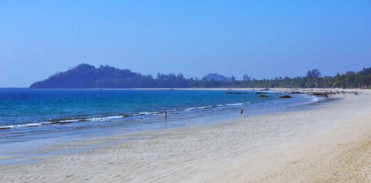 Rakhine coast Photo: Air Bagan