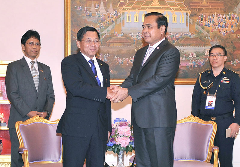 Myanmar Defence Forces Commander-in-Chief Senior General Min Aung Hlaing (C-L) greeted by Thai Prime Minister Prayut Chan-o-cha (C-R) during a meeting at Government House in Bangkok, Thailand, 27 August 2015. Photo: Thai government/EPA