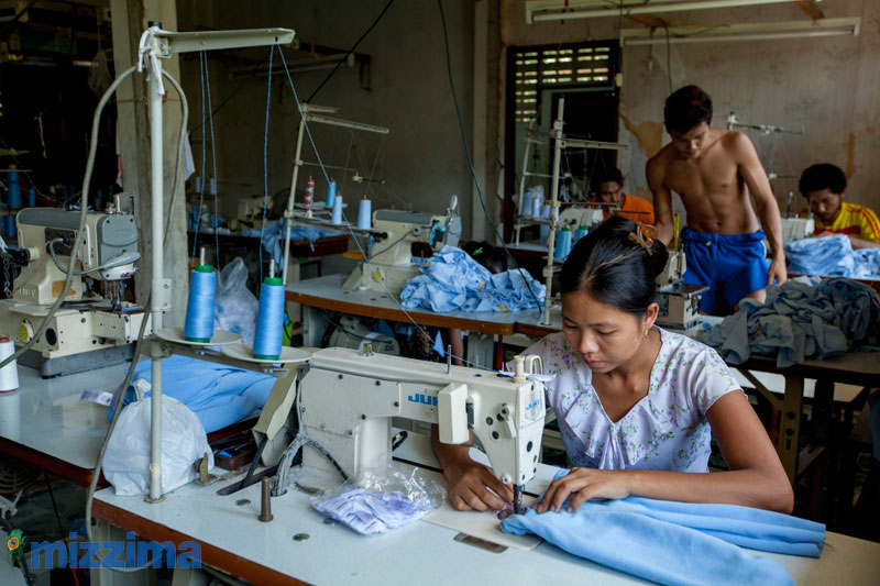 Myanmar migrant workers work at a garment factory in Mae Sot, Thai Myanmar border. Photo: Hong Sar/Mizzima