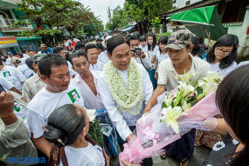 U Aung Thein Lin from USDP party greets the supporters during the election campaign in South Okkalapa Township, Yangon on September 19, 2015. Photo: Hong Sar/Mizzima