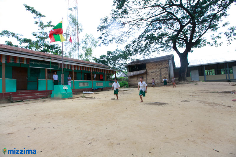 School students play at a basic primary school in Kyaukme village, Dekkhinathiri Township, Nay Pyi Taw on July 24, 2014. Photo: Hong Sar/Mizzima
