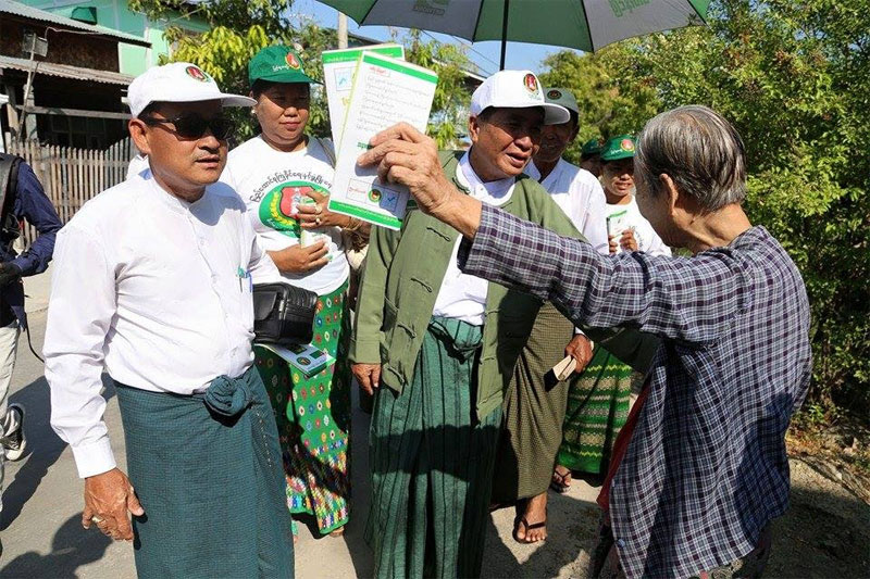 USDP members campaigning for their party's upcoming election in townships in Mandalay on 27 October 2015. Photo: Bo Bo/Mizzima