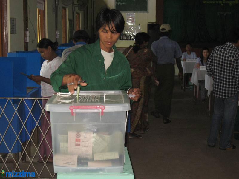 A young man casts his vote at a polling booth in Kyimyidine township, Yangon on 7 November, 2010. Photo: Mizzima