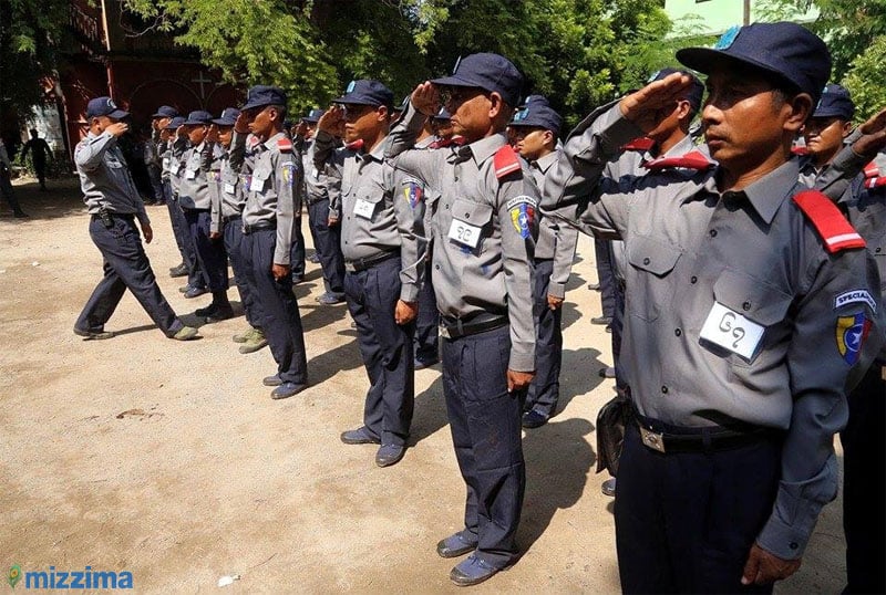 Special Police training in Maha Aungmye Township, Mandalay on October 20, 2015. Photo: Bo Bo/Mizzima