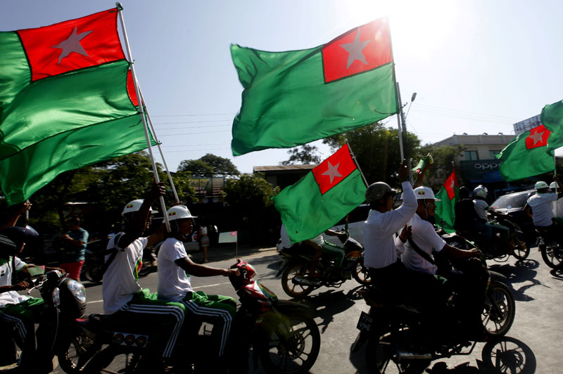 Supporters of the Union Solidarity and Development Party (USDP) participate in their p/arty's campaign in Mandalay, Myanmar, 23 October 2015. Photo: Hein Htet/EPA