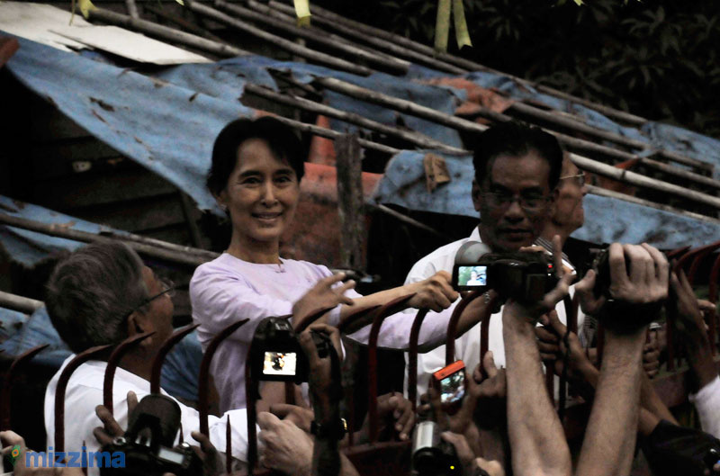 Aung San Suu Kyi, upon release from house arrest, greets throngs of cheering, happy crowds in front of her house on University Avenue in Yangon, November 13, 2010. Photo: Mizzima