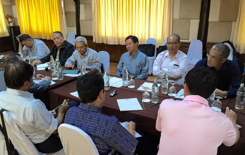 A peace team led by UPWC Vice-Chairman and Minister Aung Min met with the UNFC at Woodfield Resort, Chiang Mai on 22 February. Photo: Hla Maung Shwe/Facebook