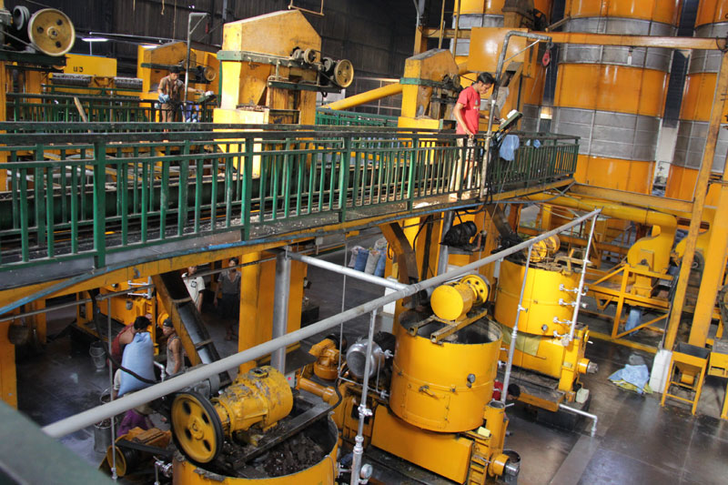 Workers in an industrial zone in Yangon. Photo: Mizzima