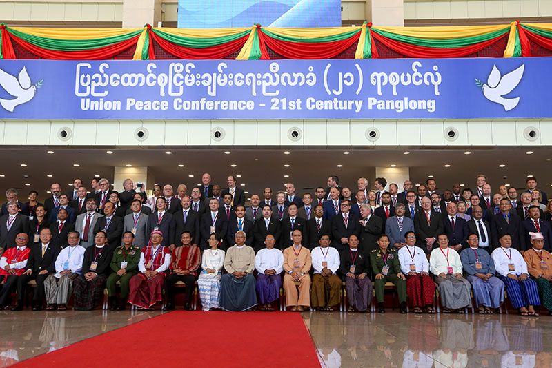 Delegates and observers line up at the Union Peace Conference for an official photo session. Photo: Hong Sar/Mizzima