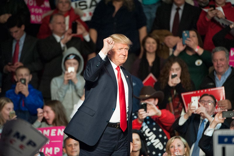 Tweeting from the hip - US President-elect Donald Trump greets the crowd at the Giant Center in Hershey, Pennsylvania, USA, 15 December 2016, during a stop of his 'Thank You Tour' rally. Photo: Tracie Van Auken/EPA