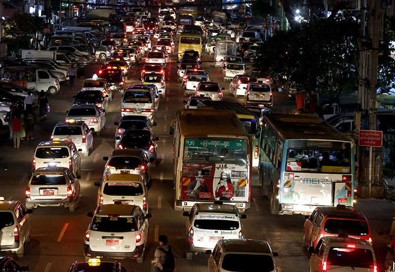 A general view for busy traffic in downtown Yangon, Myanmar, 15 January 2017. Photo: Nyein Chan Naing/EPA