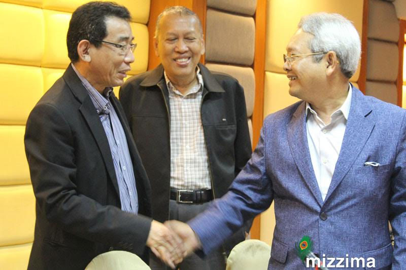 Ongoing negotiations. Photo: Phanida/Mizzima