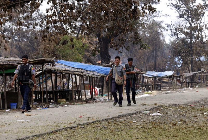 Myanmar police on the street at Alel Than Kyaw village in Maungdaw township, Rakhine State, western Myanmar, 07 September 2017. Photo: Nyein Chan Naing/EPA-EFE