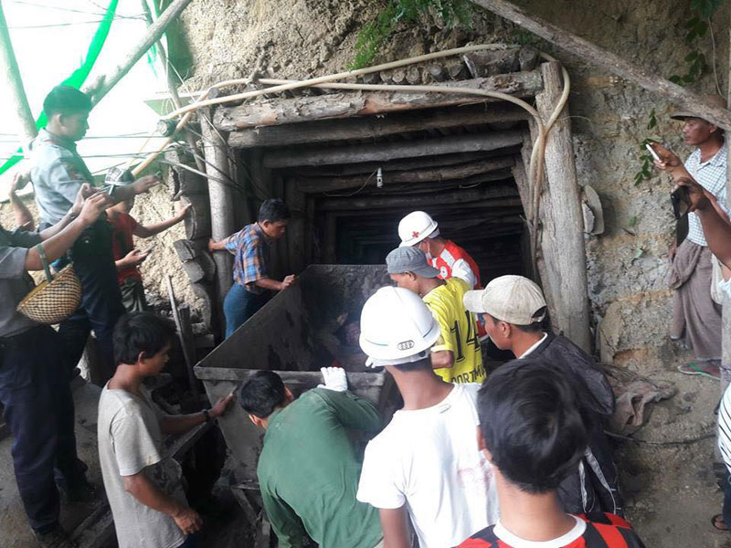Rescuers at the mine entrance. Photo: Mizzima