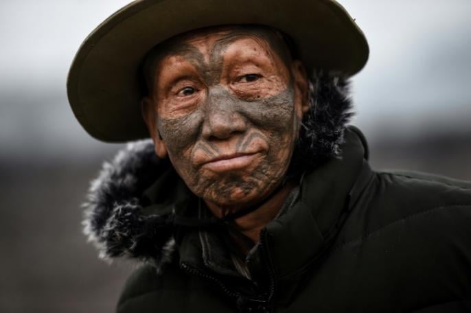 This photo taken on February 8, 2020 shows Houn Ngo Kaw, 75, a tattooed Konyak tribeman, at Longwa village in Sagaing region of Myanmar, wedged in a semi-autonomous zone near the Indian border. Photo: Ye Aung Thu/AFP
