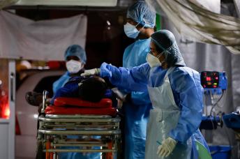 Medical workers attend to a patient at the emergency department of Yangon General Hospital, in Yangon, Myanmar, 01 January 2021. Photo: Lynn Bo Bo/EPA