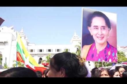 Embedded thumbnail for Rally offers support to Aung San Suu Kyi