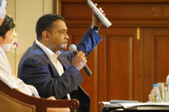 Dr. Ranga Kalansooriya presenting a global study on journalism safety. Photo: Mizzima