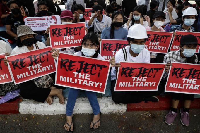 Myanmar protesters block arrests as UN demands Suu Kyi's release | Mizzima Myanmar News and Insight