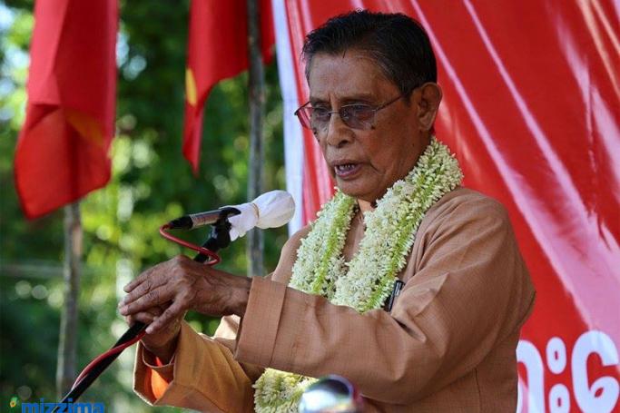 NLD Central Campaign Chairman U Tin Oo speaks during party election campaign in Kyauke, Mandalay region on September 29, 2015. Photo: Bo Bo/Mizzima