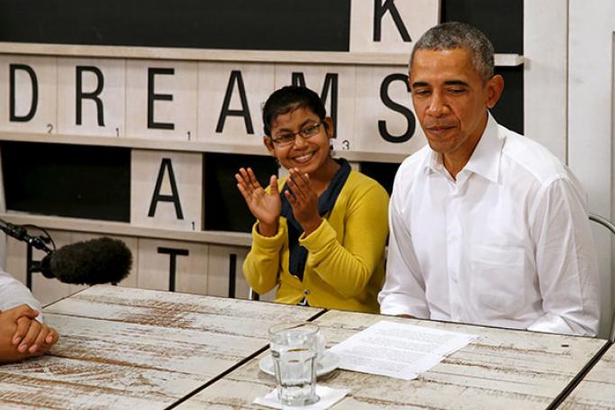 US President Barack Obama met with refugee children including this young Muslim Rohingya girl.