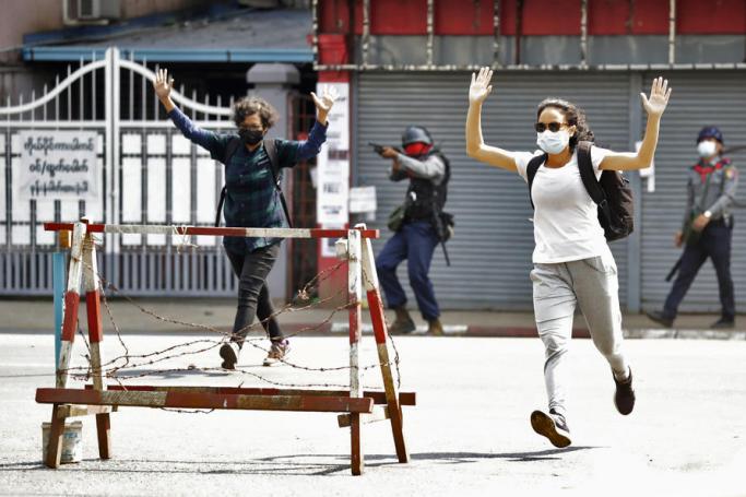 Police fire rubber bullets at protesters in Yangon | Mizzima Myanmar News and Insight