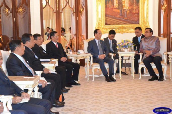 Myanmar Vice President Dr Sai Mauk Kham (C) meets with Thai Prime Minister Prayuth Chan-ocha (R) at the government guest house in Bangkok on February 25, 2015. Photo: President's Office