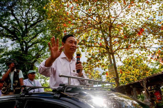 Parliamentary speaker Thura Shwe Mann, former chairperson of Myanmar's ruling Union Solidarity and Development Party (USDP) party, delivers a speech from his car during his election campaign at a village in Pyu township of Bago region, Myanmar, 05 October 2015. Photo: Lynn Bo Bo/EPA