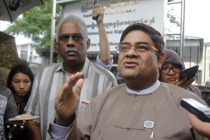 Rohingya MP Shwe Maung (R) talks as Charles Santiago, a Malaysian MP, the chair of The ASEAN parliamentarians for Human Rights (APHR) (L) stands beside him during a press call in front of Myanmar National Human Rights Commission office in Yangon, Myanmar, 04 September 2015. Photo: Lynn Bo Bo/EPA