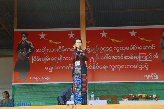 Chairperson of National League for Democracy (NLD) party Daw Aung San Suu Kyi delivers a speech during her first official election campaign at Pharu So in Kayah State on 10 September 2015. Photo: Thet Ko/Mizzima
