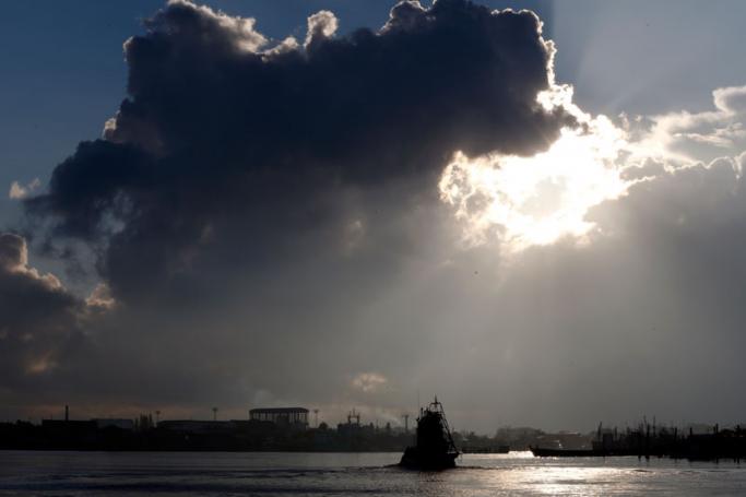 A Thai fishing boat on its way to fishing operations at Samut Sakhon province, Thailand, 19 January 2016. Photo: Rungroj Yongrit/EPA
