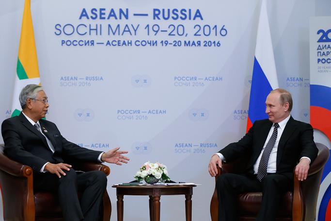 Russian President Vladimir Putin (R) speaks with Myanmar President Htin Kyaw (L) during their bilateral meeting on the sidelines of the the ASEAN-Russia Commemorative Summit in Sochi, Russia, 19 May 2016. Photo: EPA
