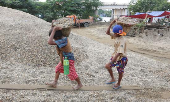 Child workers in Yangon carry sandstones  in Pazundaung. Photo: Mizzima