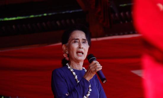 Chairperson of the National League for Democracy (NLD) party Daw Aung San Suu Kyi addresses supporters during her election campaign trip in Gwa Myo, Rakhine State on October 18, 2015. Photo: Min Min/Mizzima