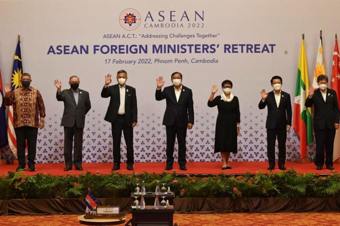 Foreign ministers of the Association of Southeast Asian Nations (ASEAN) from L-R:Malaysia's Saifuddin Abdullah, Philippines' Teodoro Locsin, Singapore's Vivian Balakrishnan, Cambodia's Prak Sokhonn, Indonesia's Retno Marsudi, Laos' Saleumxay Kommasith and ASEAN Secretary-General Lim Jock Hoi pose for a group photo during the ASEAN Foreign Ministers' Retreat in Phnom Penh on February 17, 2022. Photo: AFP