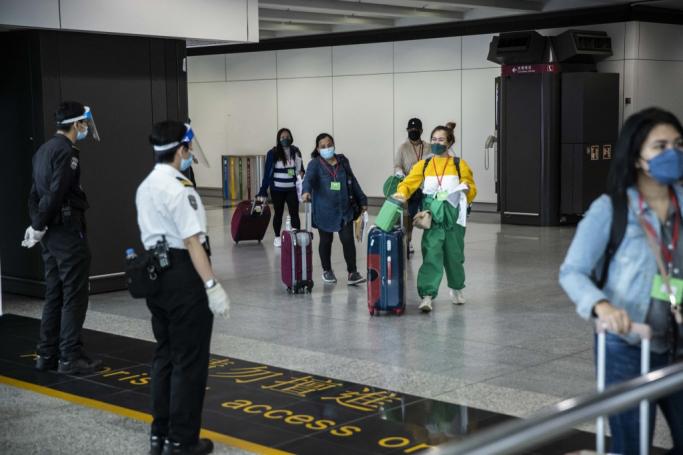 Passengers arrive at the Hong Kong International Airport on April 1, 2022, after the city lifted a flight ban on nine countries amid the pandemic. Photo: ISAAC LAWRENCE / AFP