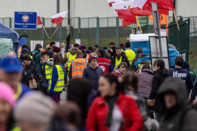 Refugees from Ukraine are seen after they crossed Ukrainian-Polish border at the border crossing in Medyka, southeastern Poland on April 8, 2022. Photo: AFP