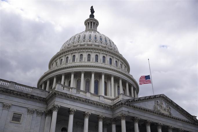 The United States national flag flies at half-staff over the United States Capitol by order of US Speaker of the House Nancy Pelosi, to honor the late Queen Elizabeth II of Britain following her death, in Washington, DC, USA, 08 September 2022. Photo: EPA