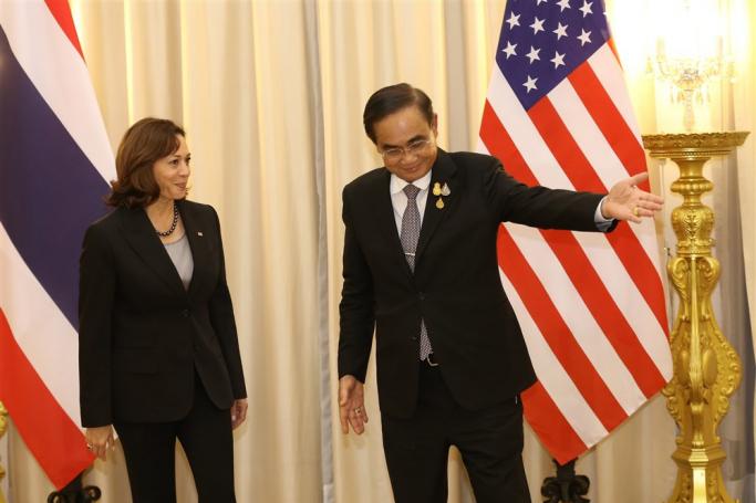  Vice President Kamala Harris (L) is welcomed by Thai Prime Minister Prayut Chan-o-cha (R) during a bilateral meeting at Government House in Bangkok, Thailand, 19 November 2022. Photo: EPA