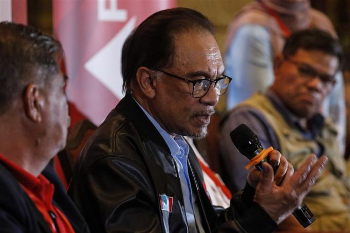 Malaysian opposition leader and Pakatan Harapan (The Alliance of Hope) chairman Anwar Ibrahim speaks during a press conference after the 15th General Election in Subang, suburb of Kuala Lumpur, Malaysia, 20 November 2022. Photo: EPA